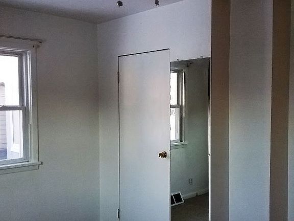 4th image of 617 Vine St