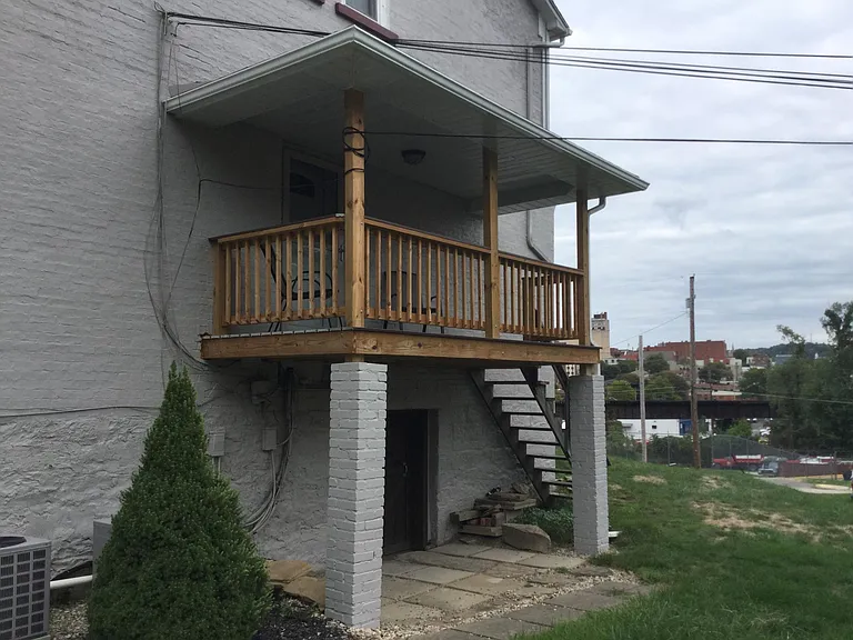 Side entrance and deck