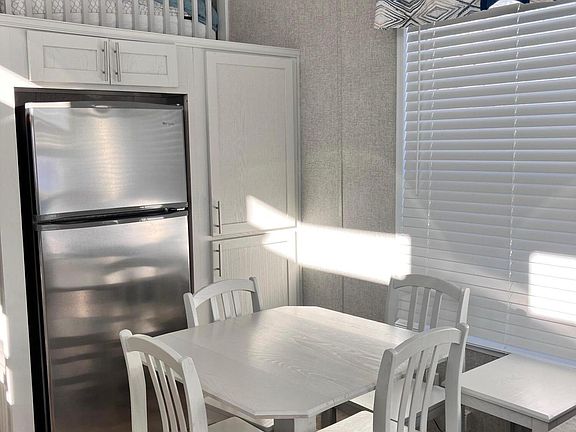 5th image of 106 Village Dr W