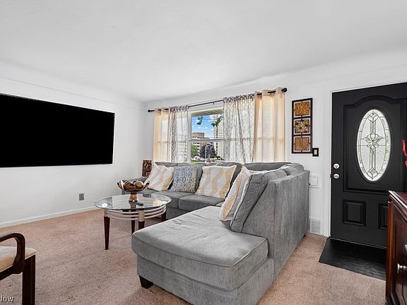 3rd image of 26310 Lake Shore Blvd
