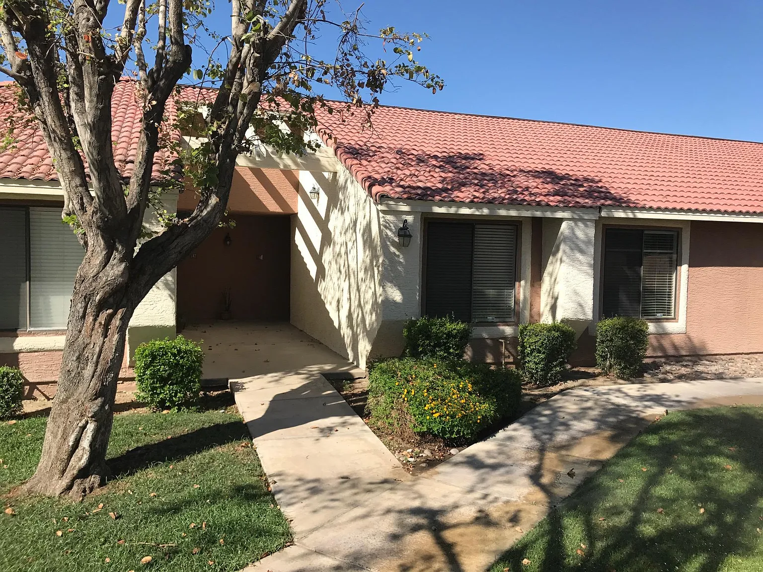 2 bed, 1005 sqft, $1,999 — Photo 1