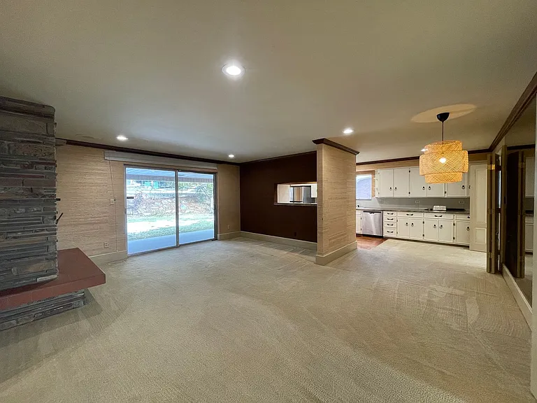 1124 Birch Ln — Photo 4