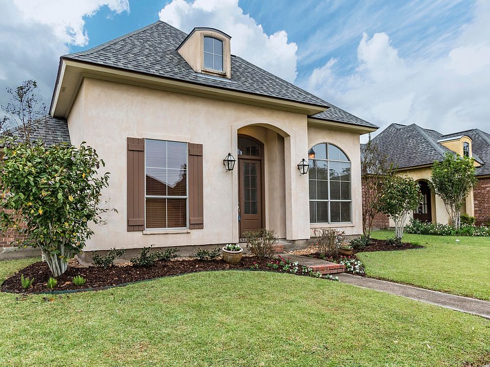 1st image of 208 Saint Martinique Ln