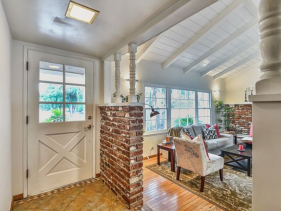 4th image of 11416 Orcas Ave