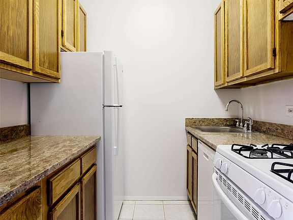 2nd image of 215 W 84th St APT 323