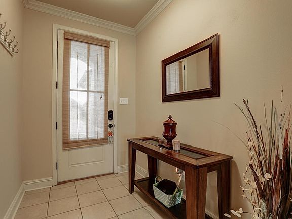 5th image of 229 Forest Grove Dr