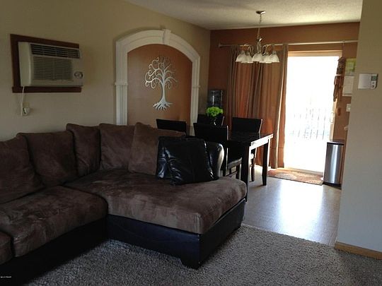 4th image of 733 14th Ave W