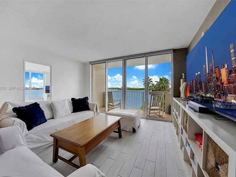 10350 W Bay Harbor Dr #4R — Photo 9