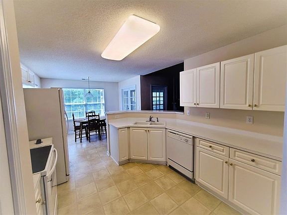 4th image of 427 W Abington Way