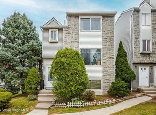 49 Wolkoff Ln, Staten Island, NY 10303