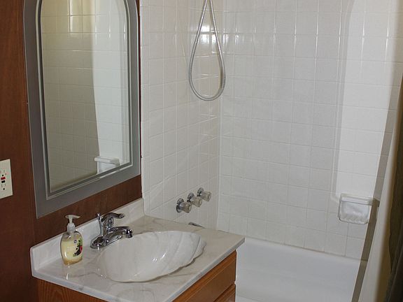 5th image of 615 Pioneer Ln