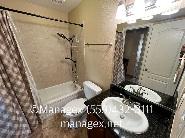 7166 N Fruit Ave #140 — Photo 10