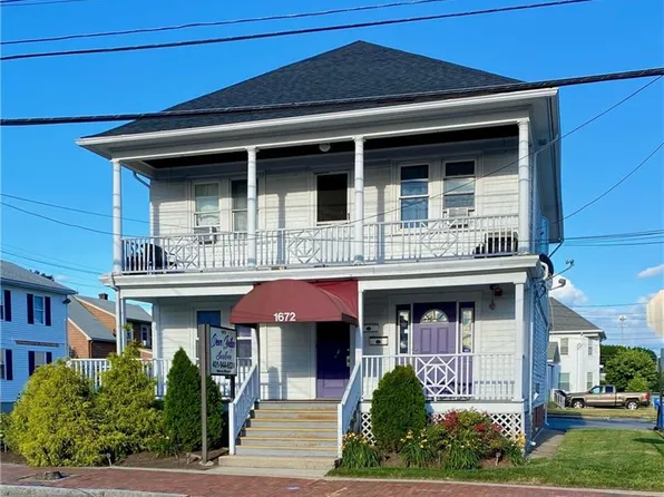 1672 Cranston St, Cranston, RI 02920