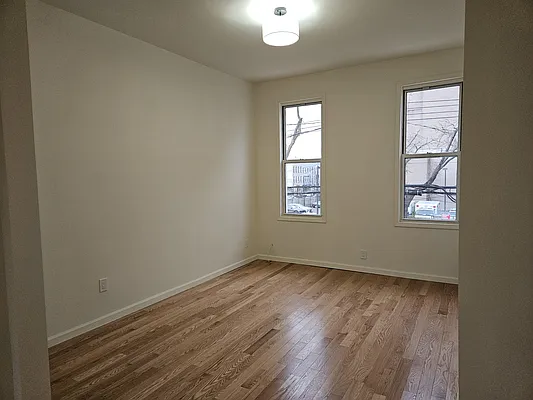 Rented by MCR Realty | media 6