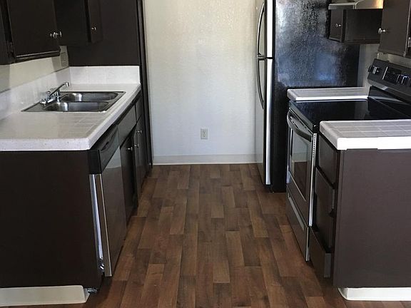 3rd image of 1905 E Grand Ave APT 15