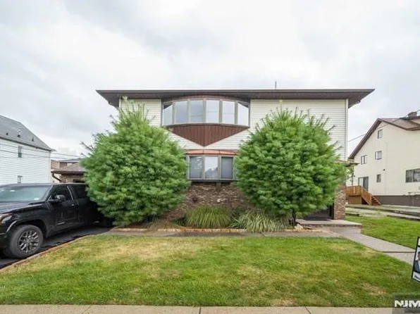 28 Scudder St, Garfield, NJ 07026