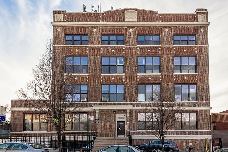 2nd image of 220 25th St APT 102