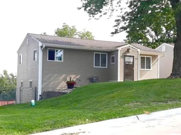 1222 15th Ave S, Clinton, IA 52732
