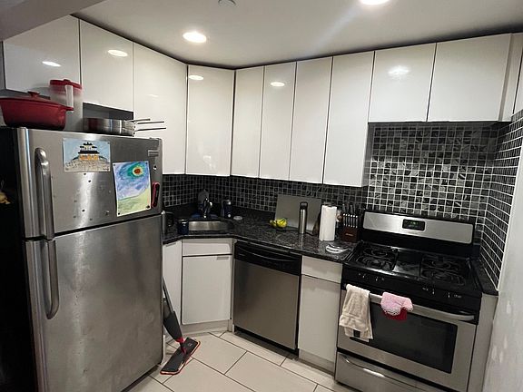 5th image of 256 W 135th St APT 1R