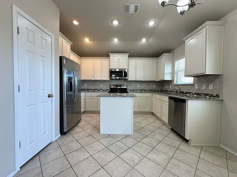 702 Deborah Kay Dr — Photo 7