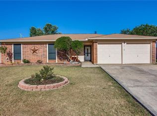 1128 Briarcreek Rd, Benbrook, TX 76126