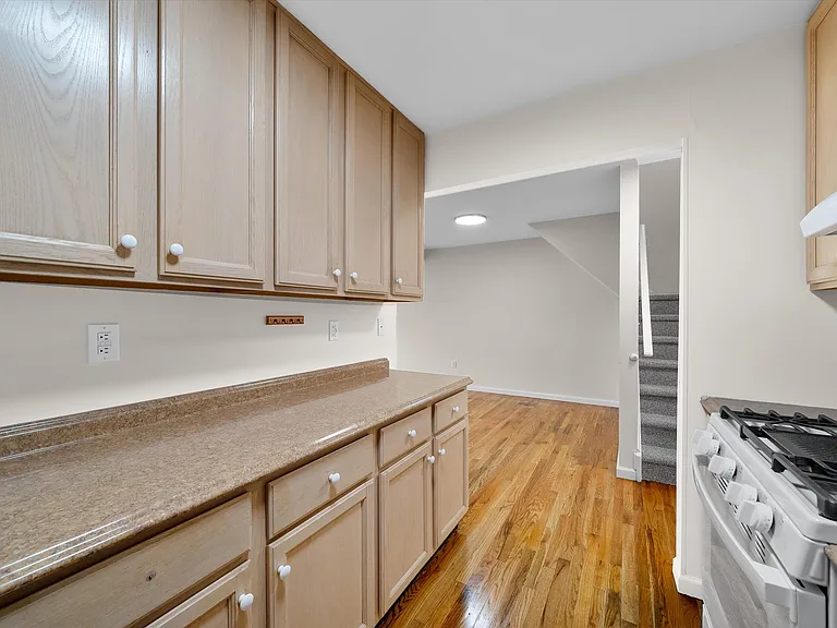 10-12 Chestnut St #304A — Photo 7