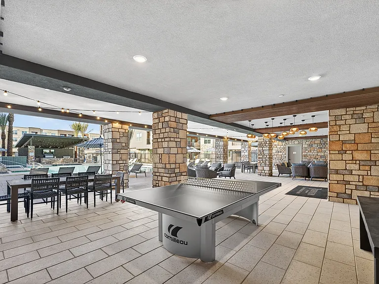 Refinery at Pointe17 — Photo 10