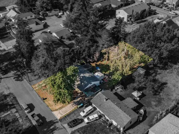 1125 N 3rd St, Woodburn, OR 97071
