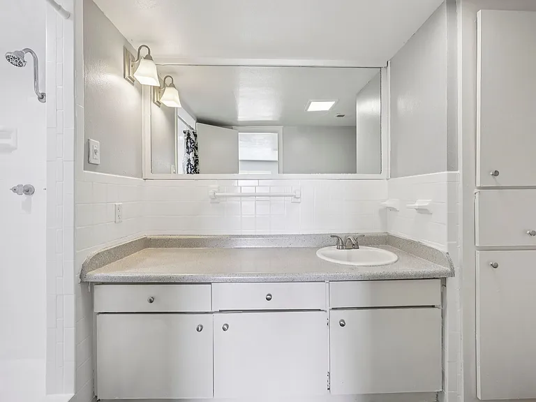 Premier Gardens Apartments — Photo 7