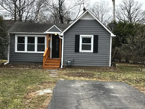 21091 W Marion Ave, Mundelein, IL 60060