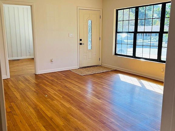 3rd image of 782 Connell Dr