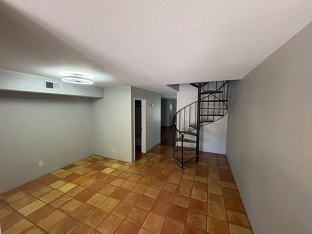 1425 E Desert Cove Ave #34 — Photo 4