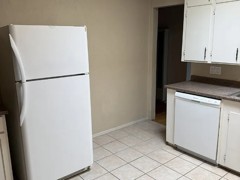 412 Laguayra Dr NE — Photo 9