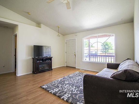 2nd image of 509 Cedar Park Ln