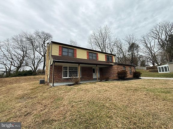 2nd image of 745 Windsor Pl