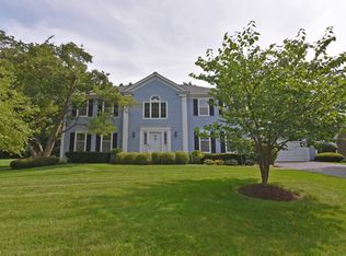 514 Longmeadow Cir, St Charles, IL 60174