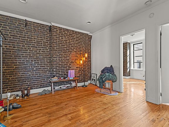 4th image of 174 Hester St APT 12