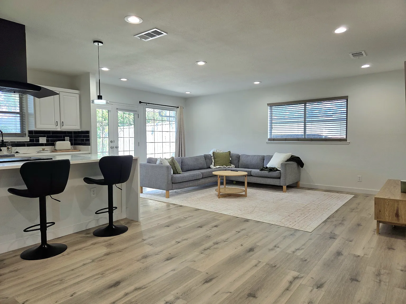 3 bed, 1414 sqft, $2,700 — Photo 3
