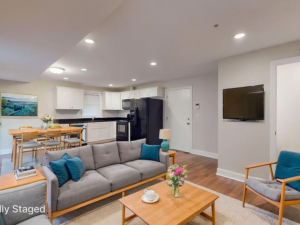 60 Holworthy St #7