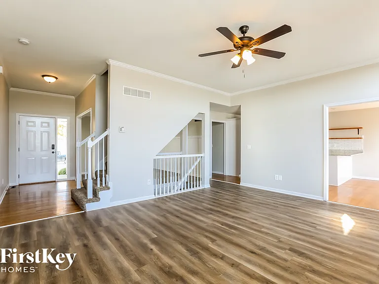 819 Trailway Dr — Photo 4