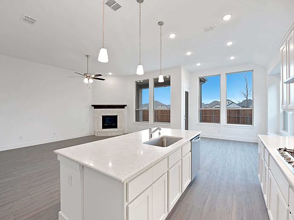5th image of 1633 Snowdrop Dr
