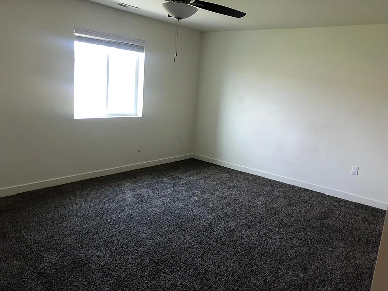 203 E 700 N — Photo 9