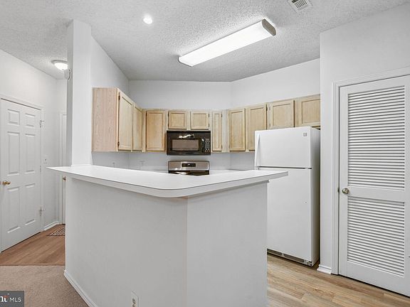 2nd image of 4417 Fair Stone Dr APT 204