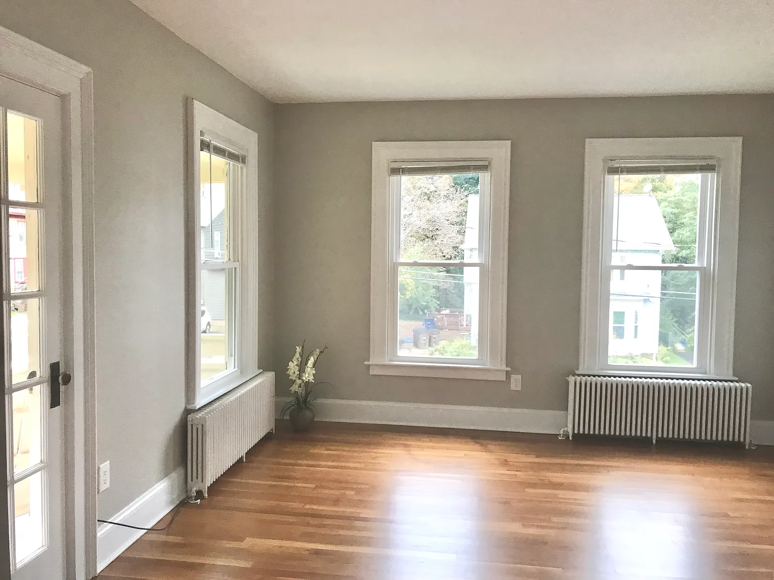 17-19 Davis Avenue - 19B — Photo 2