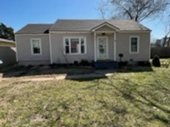 218 N 5th St, Medford, OK 73759