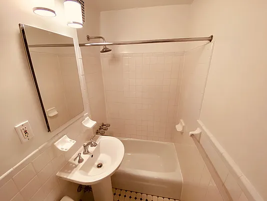 Rented by Metropolis Real Estate of Manhattan | media 31