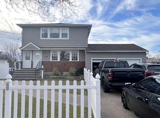 27 Division Ave UNIT A, Levittown, NY 11756