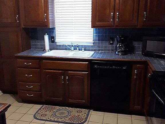 4th image of 728 Live Oak Pl