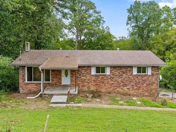 1128 Iris Dr, Rossville, GA 30741