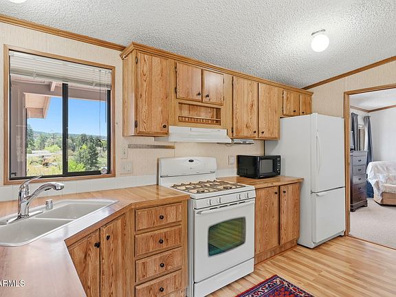 3rd image of 2190 HILLSIDE TERRACE Road